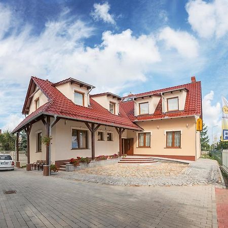 ホテルVera Sulechów エクステリア 写真