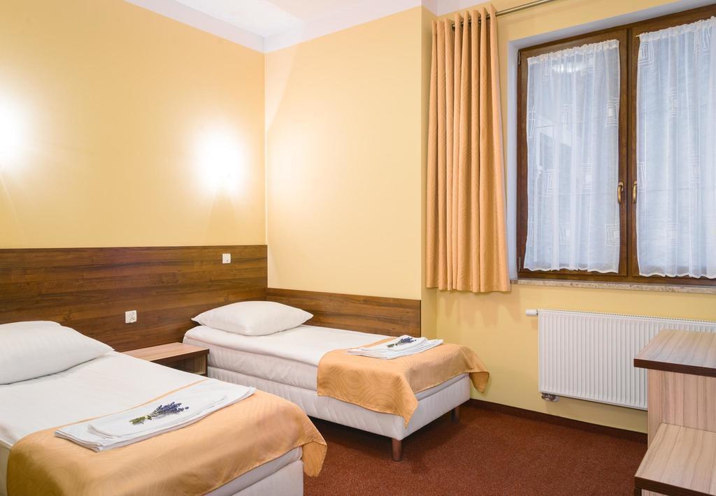 ホテルVera Sulechów エクステリア 写真