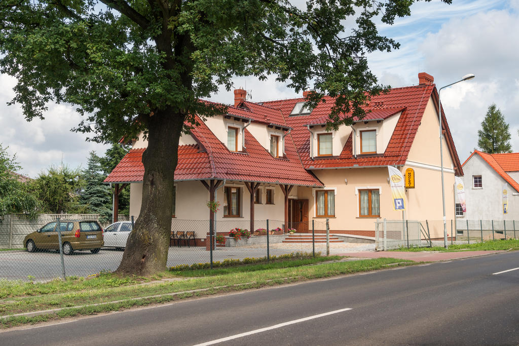 ホテルVera Sulechów エクステリア 写真