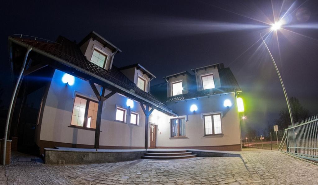 ホテルVera Sulechów エクステリア 写真